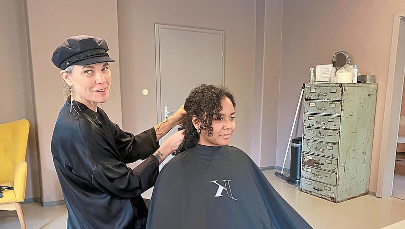 Im "Silent Room" im ersten Obergeschoss ihres Friseursalons möchte Jasmin Kohlmayer, dass ihre Kunden zur Ruhe kommen.