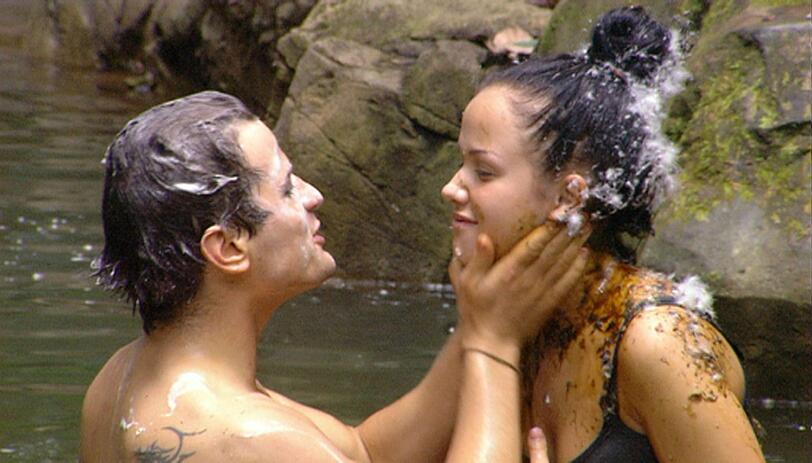 Das war Tag 9: Ramona und Daniel müssen gehen, Rocco und Kim kommen sich im Pool näher und Brigitte und Ailton absolvieren die Prüfung erfolgreich - die besten Bilder aus dem Dschungel.