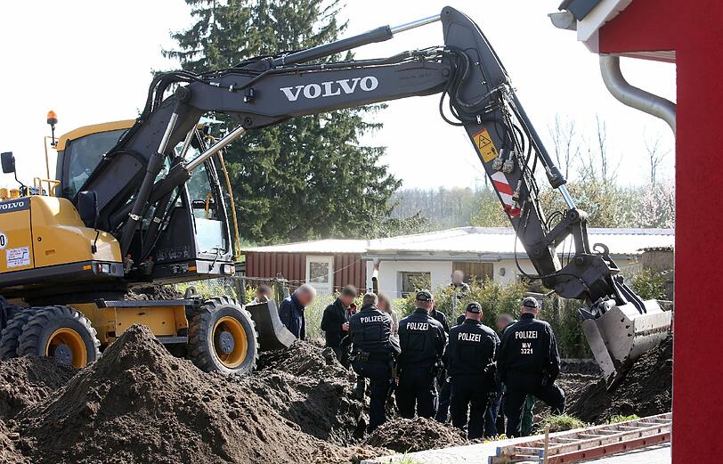 Gewaltverbrechen in Mecklenburg-Vorpommern: Eine Frauenleichen hat die Polizei im Beton gefunden.