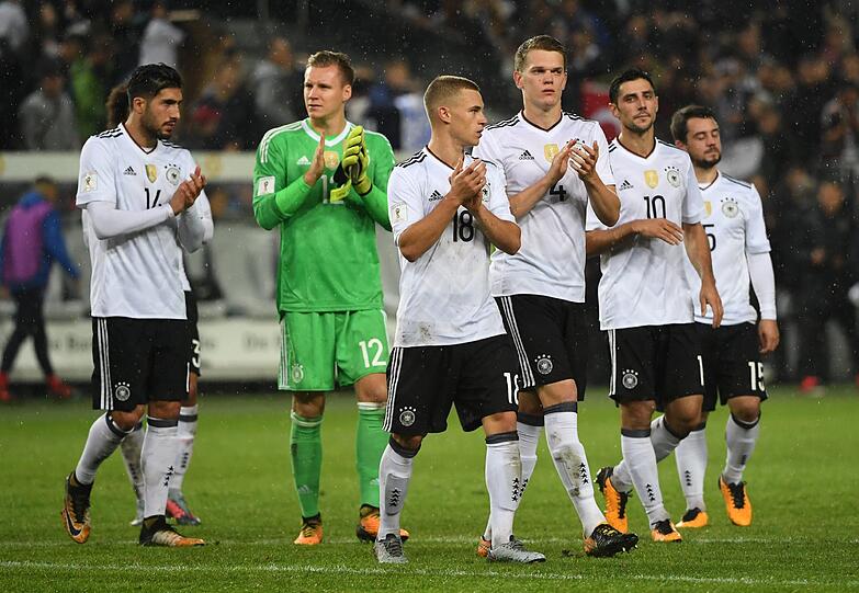 Deutschland: Mit 10 Siegen aus 10 Spielen stellte das DFB-Team einen neuen Weltrekord auf und fährt als Titelverteidiger nach Russland.