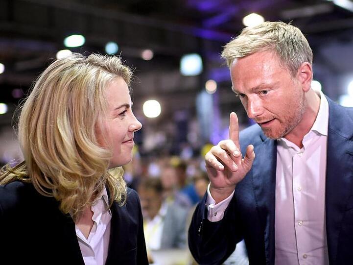 Gute Ergebnisse für beide: Linda Teuteberg, die neue FDP-Generalsekretärin, und Parteichef Christian Lindner beim Bundesparteitag der Liberalen.