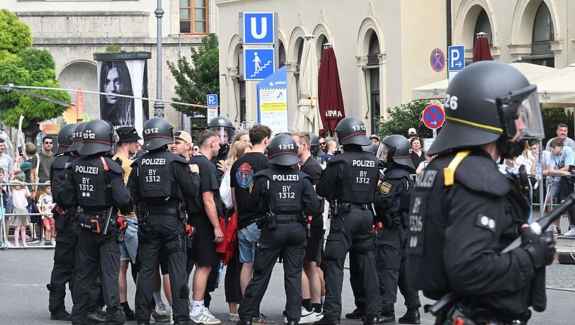 Das Bundesamt f&uuml;r Verfassungsschutz warnt davor, dass linksextreme Gruppen die deutschlandweiten Jugendproteste unterwandern und f&uuml;r ihre Zwecke missbrauchen k&ouml;nnten. (Symbolbild)