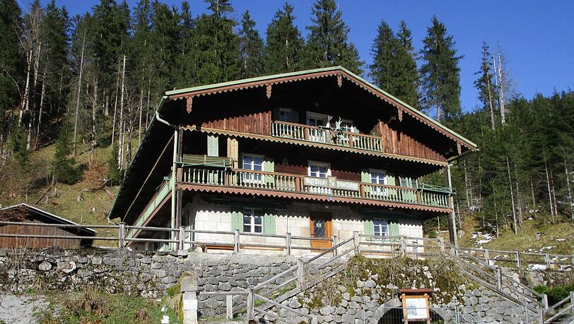Um dieses Forsthaus geht es. Um dieses Forsthaus geht es.
