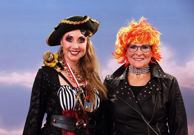 Ministerin Anna Stolz (links) kam als Piratin.