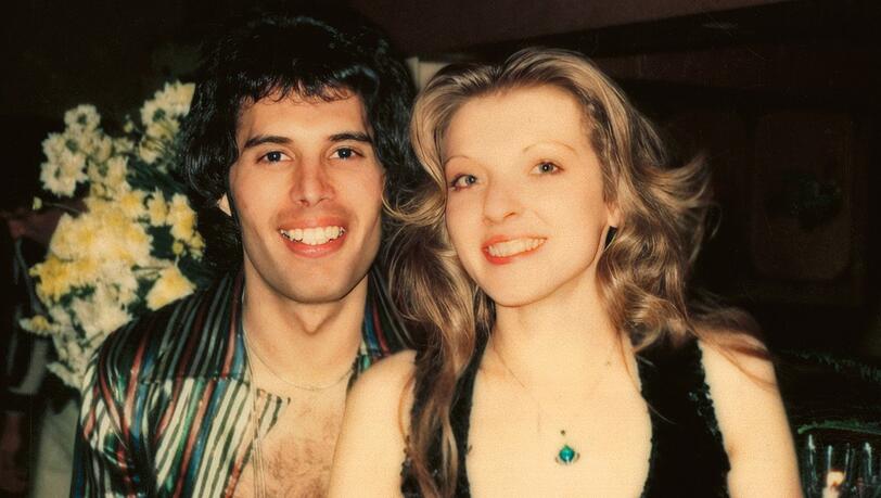 Mary Austin mit Freddie Mercury 1979: "Ich liebte ihn damals, wie man jemanden liebt, wenn man jung ist &ndash; ohne Strategie und ohne Angst davor, was kommen mochte", schreibt sie in ihrem Buch.
