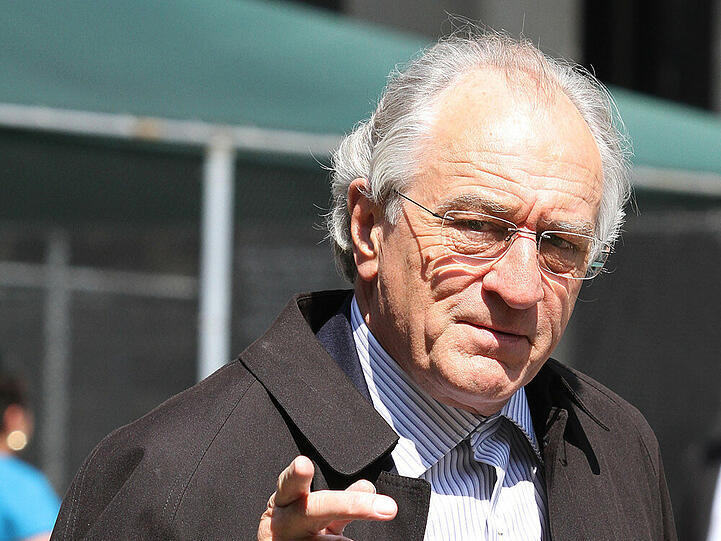 Robert De Niro als Bernie Madoff