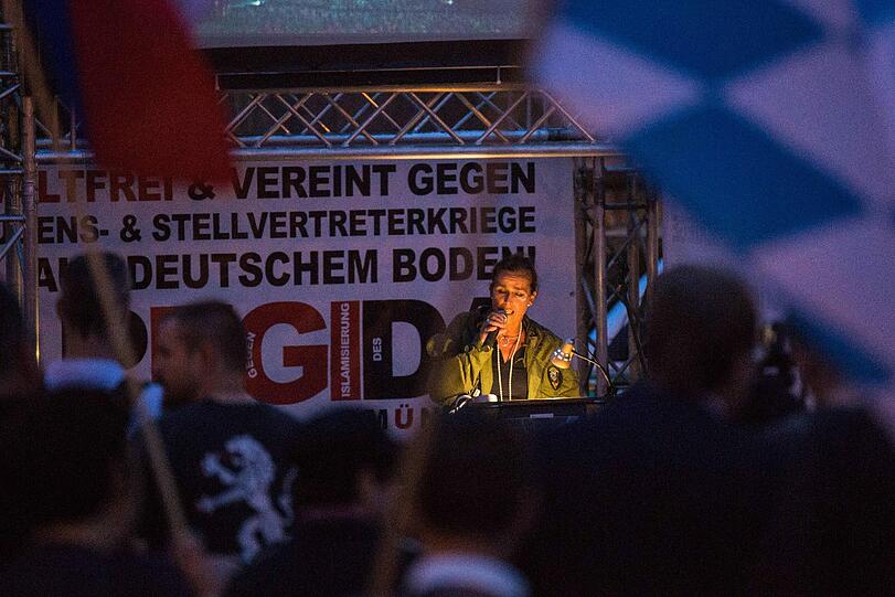 Beim sogenannten "Montagsspaziergang" von Pegida kam es zu mehreren Zwischenfällen - die Bilder von der Demo.
