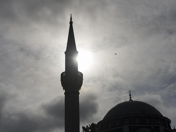 Silhouette einer Moschee in Berlin.