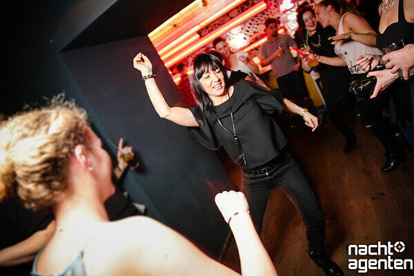 Klicken Sie sich durch die Partybilder aus den Münchner Clubs von Samstagabend. Finden Sie sich wieder?