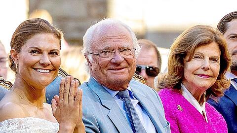 König Carl Gustaf von Schweden hat mit der Wahl seiner Ehefrau Silvia (r.) und mit seiner Thronfolgerin Victoria vieles richtig gemacht.