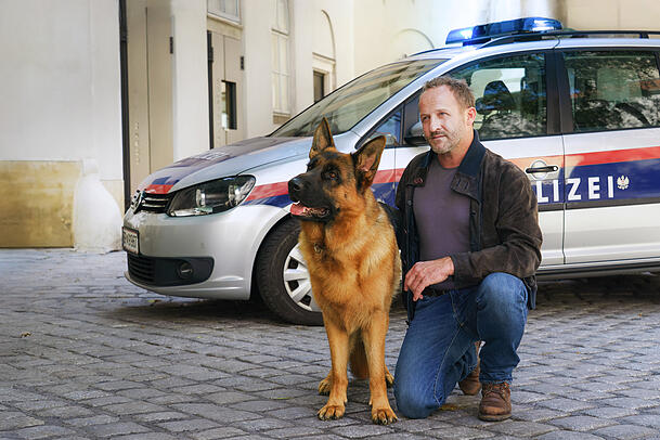 Kult-Sch&auml;ferhund Kommissar Rex und Maximilian Br&uuml;ckner als Hauptkommissar Max Steiner sind ab dem  13. April auf Sat.1. zu sehen.
