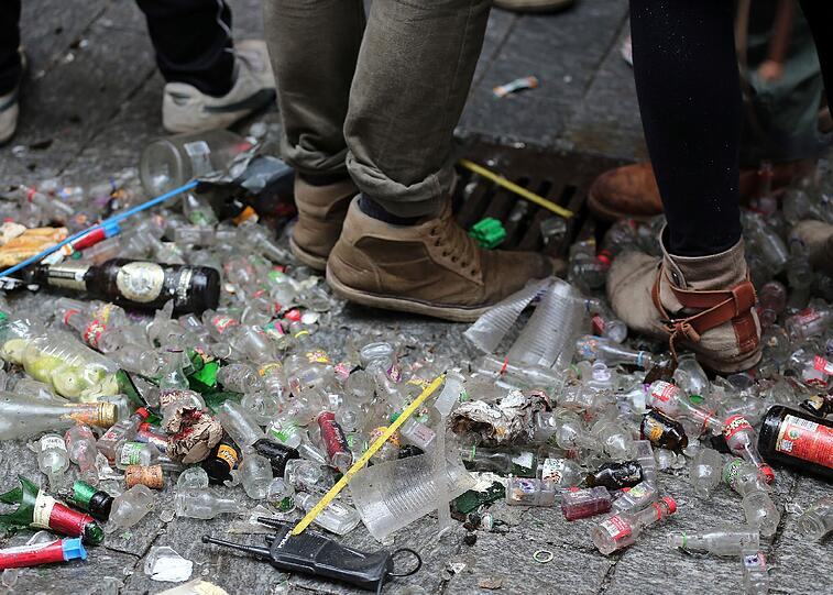 Köln fest in der Hand der Jecken. Die besten Bilder von der Weiberfastnacht in Köln!