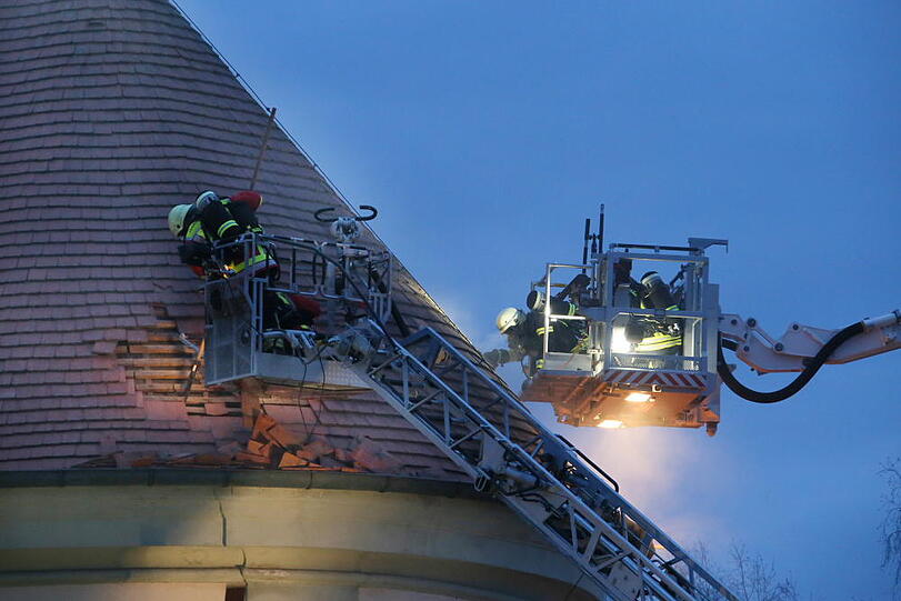 Der Altarraum und die Sakristei der katholischen Pfarrkirche St. Peter in Wörth ist am Ostersonntag durch ein Feuer zerstört worden.