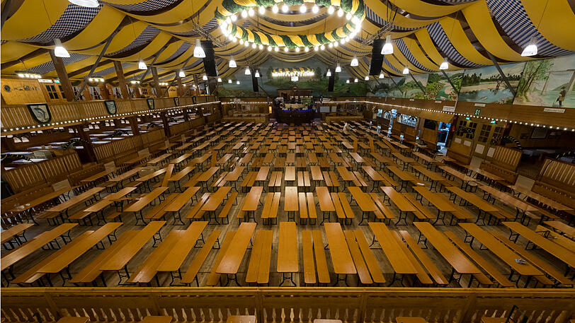 Die Ruhe vor dem Sturm: Wiesn-Bilder vom frühen Samstagmorgen.