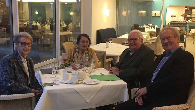Das letzte Treffen: mit Liselotte Vogel (l.) und Edith von Welser-Ude Anfang 2020 bei den Vogels daheim im Augustinum. Das letzte Treffen: mit Liselotte Vogel (l.) und Edith von Welser-Ude Anfang 2020 bei den Vogels daheim im Augustinum.