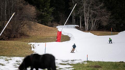Ohne Kunstschnee h&auml;tte es der Skisport schwer, sagen Branchenvertreter.