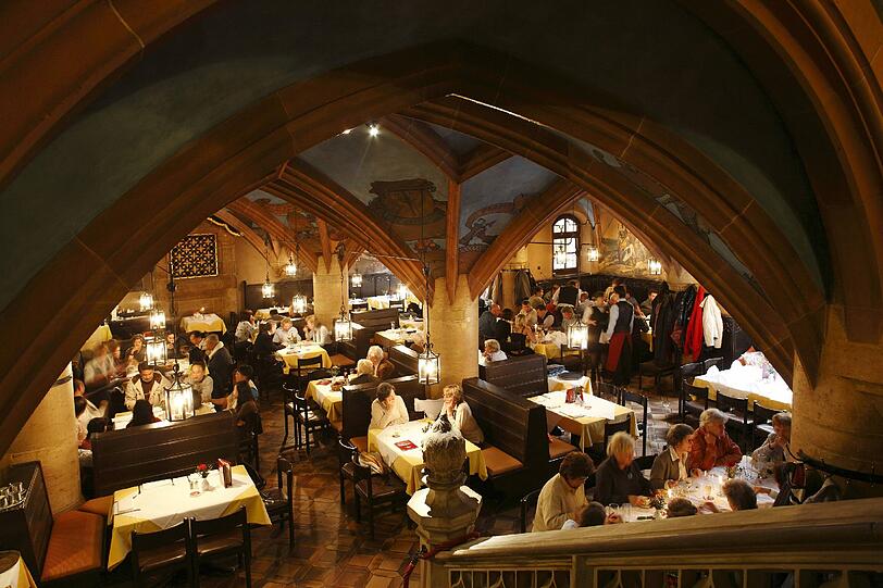 Durch die Schlie&szlig;ung des Ratskellers 2025 flie&szlig;en rund 100.000 Liter weniger Frankenwein in M&uuml;nchen.