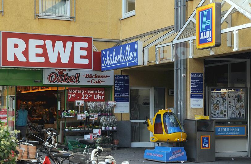 Unter anderem Aldi und Rewe müssen wegen illegaler Preisabsprachen mit Herstellern eine saftige Strafe zahlen.