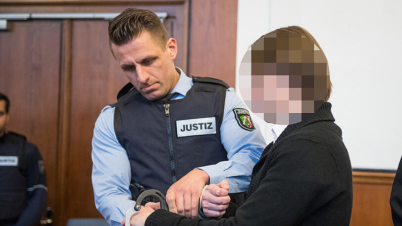 Der Angeklagte Sergej W. am Montag vor Gericht.