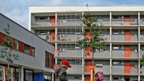 Zehn Jahre gibt es "FrauenWohnen" schon, mit rund 200 bezahlbaren Wohnungen. Darunter diese in der Ingeborg-Bachmann-Straße in Riem. Zehn Jahre gibt es "FrauenWohnen" schon, mit rund 200 bezahlbaren Wohnungen. Darunter diese in der Ingeborg-Bachmann-Straße in Riem.