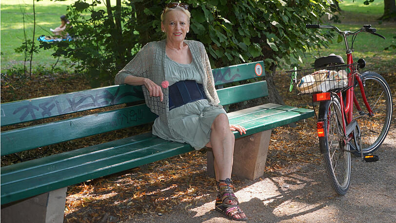 Rentnerin Sabine Rydz (67) hat wenig Geld zu Verfügung. Sie ist dankbar, dass sie "Glück mit dem Vermieter" hat.