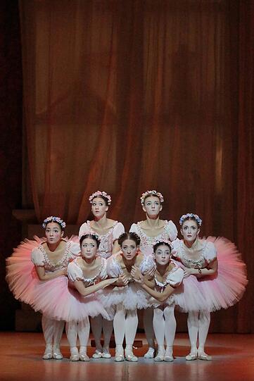Das Staatsballett tanzt "Coppélia" im Nationaltheater.