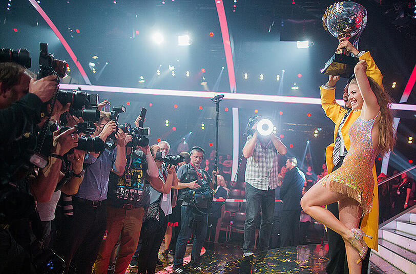 Riesen-Freude bei Victoria Swarovski und Profitänzer Erich Klann. Das Tanzpaar hat das Finale der RTL-Sendung "Let's Dance" für sich entschieden.