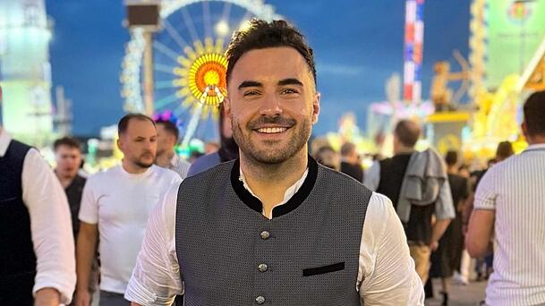 Schauspieler Lars Steinhöfel findet die Hotel-Preise zur Wiesn total überzogen.
