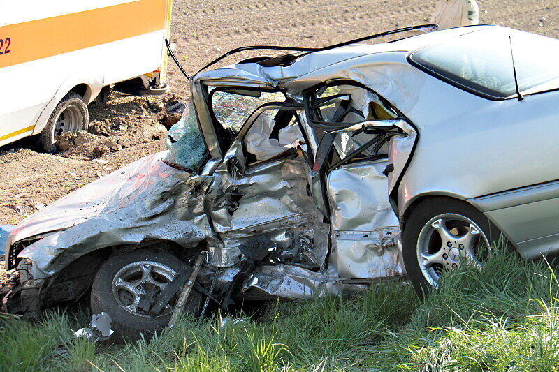 Frontalzusammenstoß: Ein 81-Jähriger starb noch an der Unfallstelle.