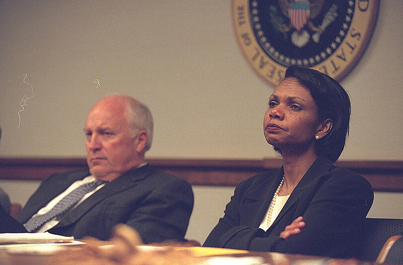 9/11 aus der Sicht der US-Regierung: Interne Fotos aus dem weißen Haus zeigen Vizepräsident Cheney, die Nationale Sicherheitsberaterin Condoleezza Rice, Außenminister Colin Powell und US-Präsident Bush am 11. September 2001.