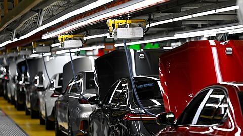 Die Produktion der Autoindustrie zieht an.
