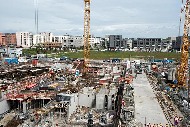 Noch besteht Freiham zu einem großen Teil aus einer Baustelle. Noch besteht Freiham zu einem großen Teil aus einer Baustelle.