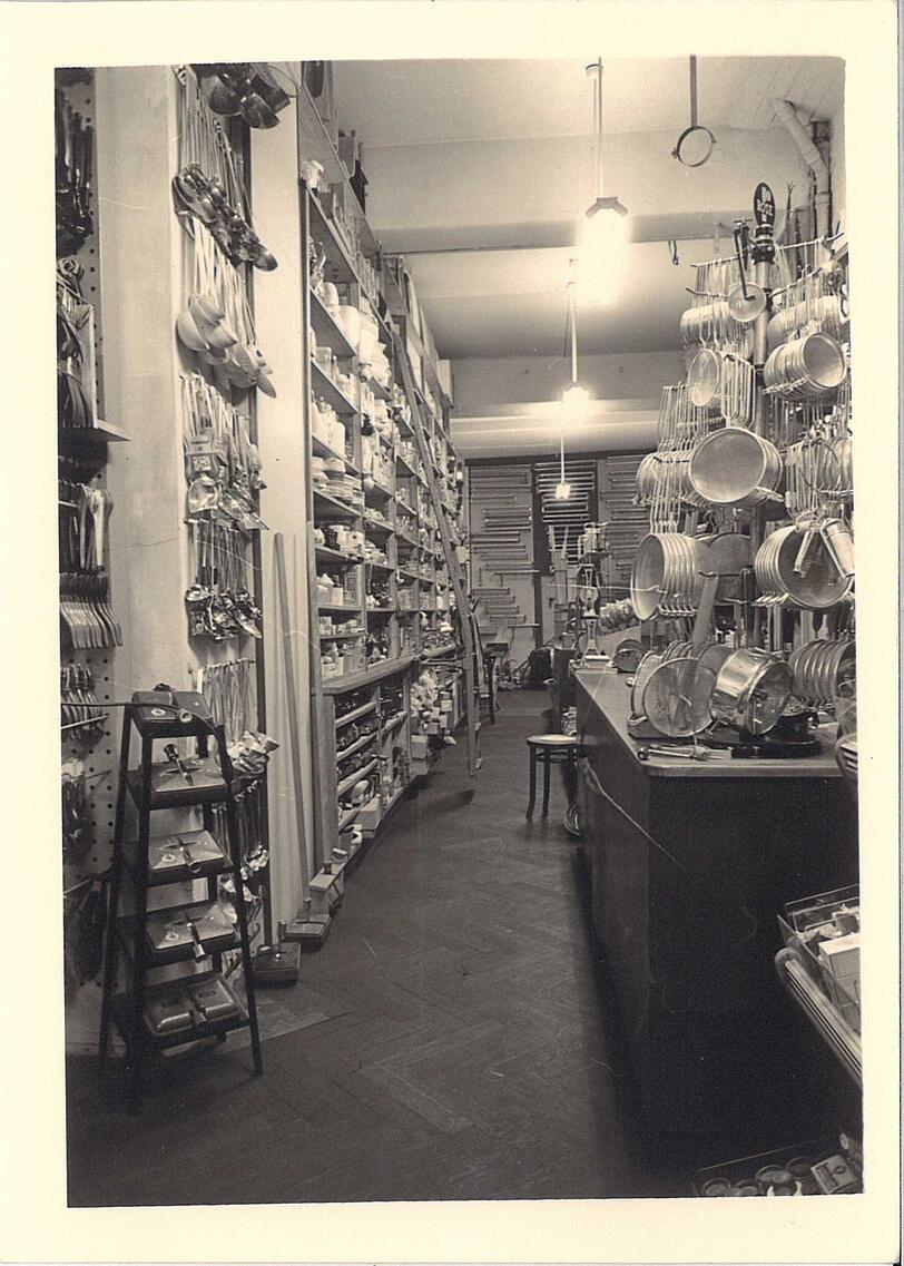 Ordentlich voll: Innensicht des Ladens in den 50er Jahren. Ordentlich voll: Innensicht des Ladens in den 50er Jahren.