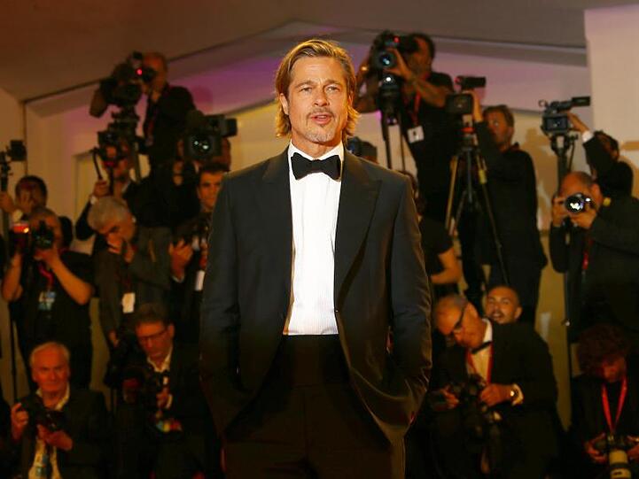 Smart und lässig: Brad Pitt.