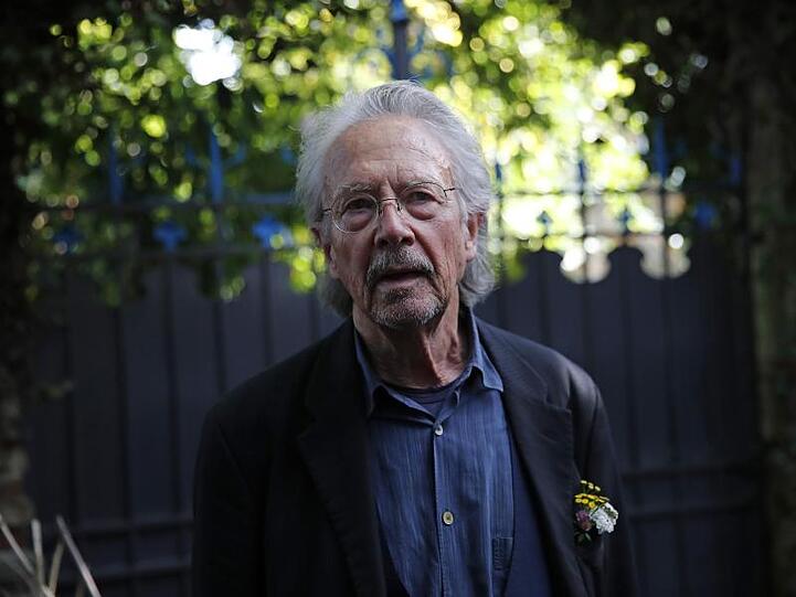 Peter Handke reagiert trotzig auf Kritik.