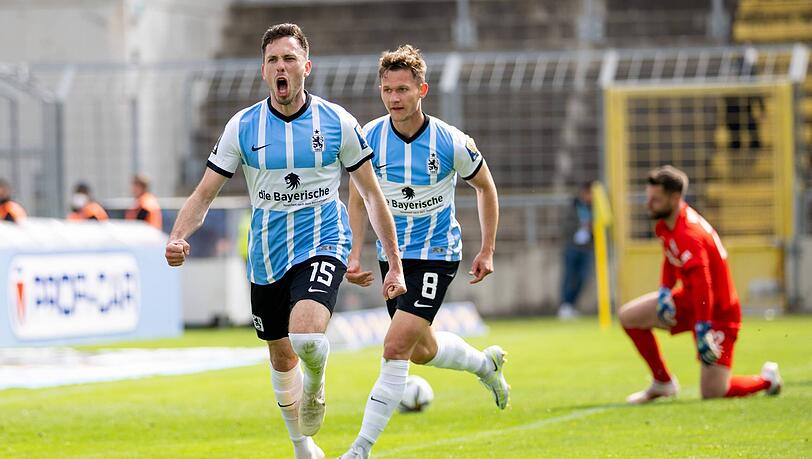 Will 1860 in den DFB-Pokal und sich selbst zum (alleinigen) Drittliga-Torjäger schießen: Stürmer Marcel Bär (l.). Will 1860 in den DFB-Pokal und sich selbst zum (alleinigen) Drittliga-Torjäger schießen: Stürmer Marcel Bär (l.).
