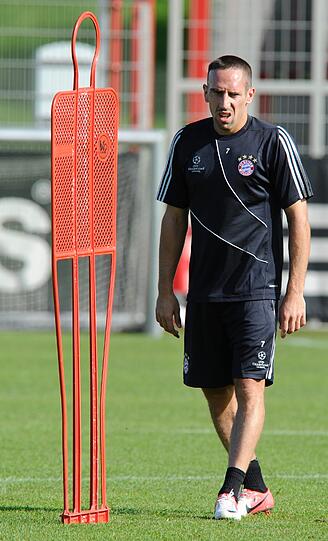 Spannung vor der ersten Champions-League-Prüfung gegen Valencia: Der FC Bayern hat am Dienstagabend nochmal traininert. Hier gibt's die Bilder von der Säbener