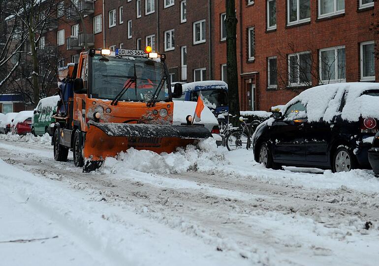 Deutschland bibbert: Mit eisigen Temperaturen und teils kräftigen Schneefall zieht der Winter ein. Die Bilder