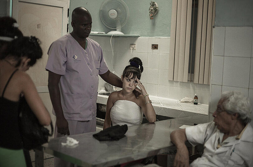 Als "Allegorie des Wartens" beschreibt Kirstin Schmitt ihre Aufnahmen aus Kuba. Ihre Fotoserie heißt "Waiting for the Candymen".