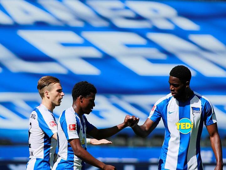 Javairo Dilrosun (M) brachte die Hertha früh in Führung.