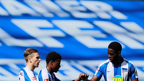 Javairo Dilrosun (M) brachte die Hertha früh in Führung.
