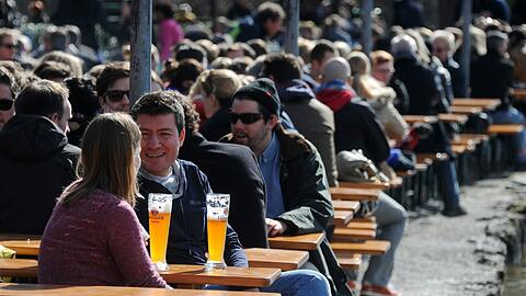 Beliebtes Ausflugsziel: der Biergarten am Seehaus.