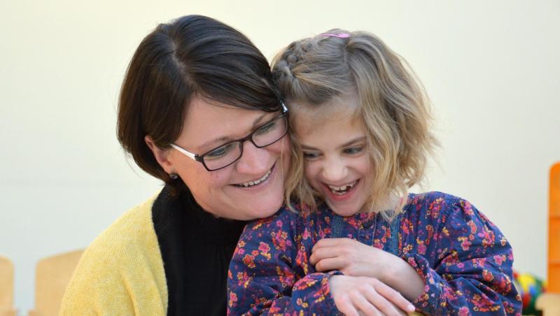 Frieda und ihre Mutter Yvonne im Spielraum der Klinik für Kinder- und Jugendmedizin im Klinikum Fulda: Das Mädchen wurde als Europas jüngstes Frühchen nach etwas mehr als 21 Wochen geboren. Frieda und ihre Mutter Yvonne im Spielraum der Klinik für Kinder- und Jugendmedizin im Klinikum Fulda: Das Mädchen wurde als Europas jüngstes Frühchen nach etwas mehr als 21 Wochen geboren.