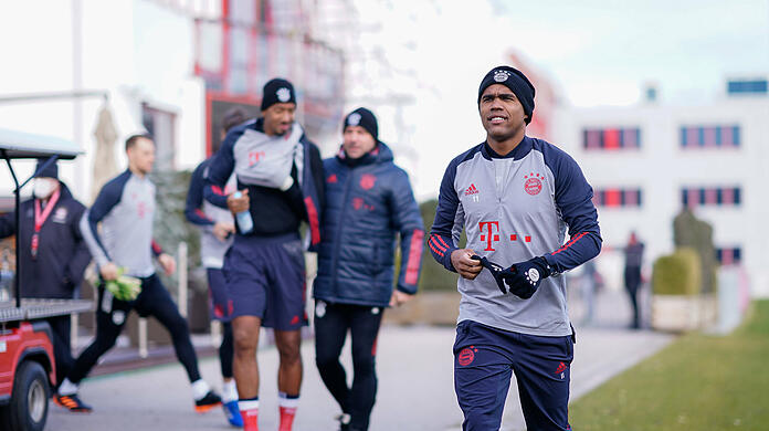Douglas Costa hat nach überstandener Verletzung wieder das Lauftraining aufgenommen.