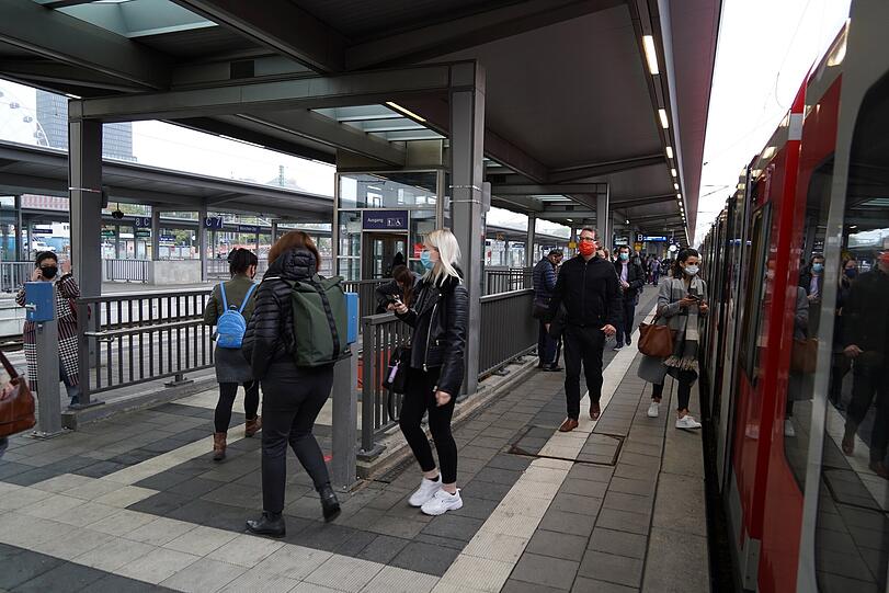 Der Mega-Andrang bei den S-Bahnen blieb aus - hier ein Bild vom Ostbahnhof gegen 8.35 Uhr.