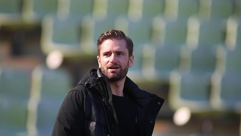 Der 35-jährige Roman Plesche ist der einzige Türkgücü-Verantwortliche, der nach der Insolvenz in der vergangenen Drittliga-Saison nun auch in der Regionalliga Bayern an Bord geblieben ist. Der 35-jährige Roman Plesche ist der einzige Türkgücü-Verantwortliche, der nach der Insolvenz in der vergangenen Drittliga-Saison nun auch in der Regionalliga Bayern an Bord geblieben ist.