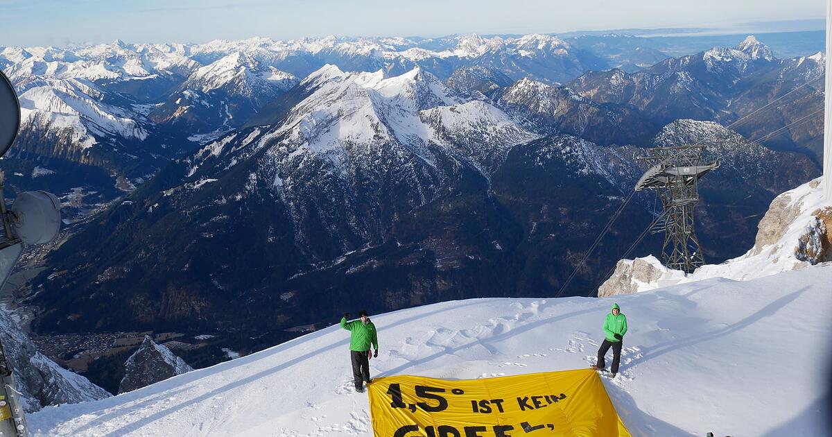 Zehn-Jahre-Klimaabkommen-Demo-auf-Zugspitze