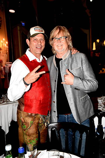Schauspieler Michel Guillaume ("Soko-München") und Produzent Martin Krug (r.) sind am Donnerstag ebenfalls beim Angermaier-Trachtenfrühstück im Deutschen Theater zu Gast.
