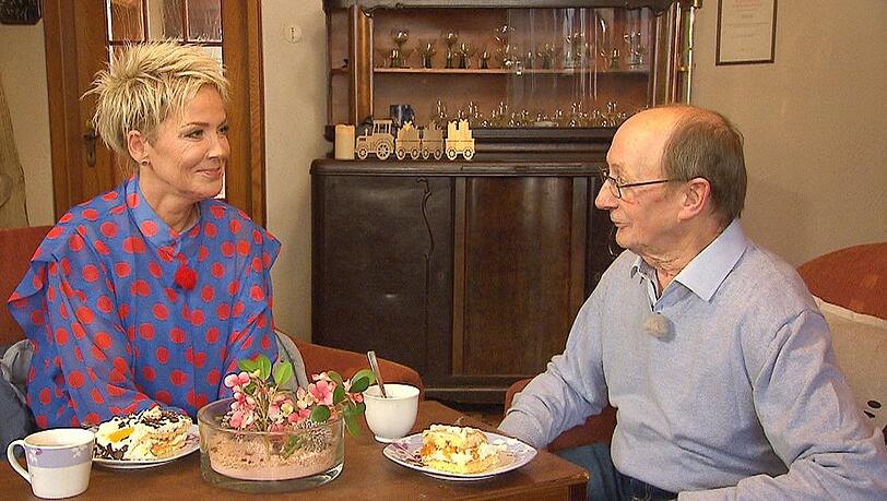 Inka Bause besucht Bauer Walter. Doch wo ist seine Hofdame Katharina?