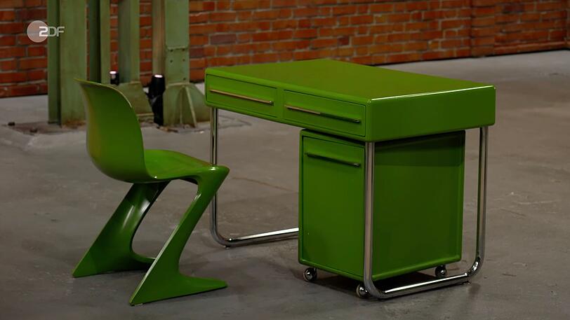 Als weiteres Objekt der Sendung wurde ein Schreibtisch samt Rollcontainer und Stuhl von Detlev Kümmel den zwei Designern Peter Gysi und Ernst Moeckl für die Firma Horn Collection zugeschrieben. Für das Set aus den 1970er-Jahren wurden 700 Euro gewünscht, bis 1.000 Euro geschätzt und von Benjamin Leo Leo Euro 650 Euro gezahlt. Als weiteres Objekt der Sendung wurde ein Schreibtisch samt Rollcontainer und Stuhl von Detlev Kümmel den zwei Designern Peter Gysi und Ernst Moeckl für die Firma Horn Collection zugeschrieben. Für das Set aus den 1970er-Jahren wurden 700 Euro gewünscht, bis 1.000 Euro geschätzt und von Benjamin Leo Leo Euro 650 Euro gezahlt.